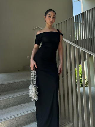 Juno | Twisted Silhouette Maxi Dress