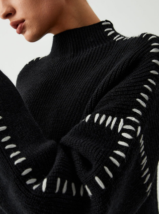 Nadia | Classic Black Pullover